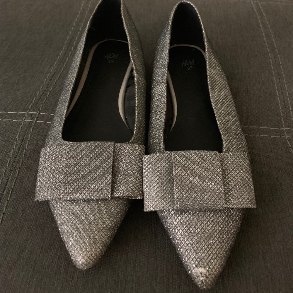 Sparkly flats with cute bow